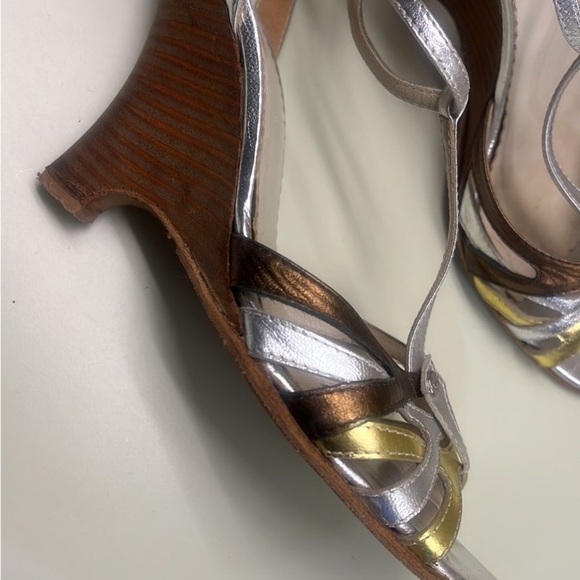 GIANFRANCO FERRE MADE IN ITALY Elegant Silver and Gold Women's Sandals - Picture 3 of 6